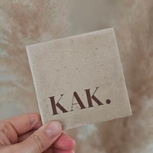 Tegeltje 'kak'.