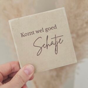 Tegeltje 'komt wel goed schatje'.