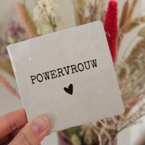 Tegeltje 'powervrouw'.